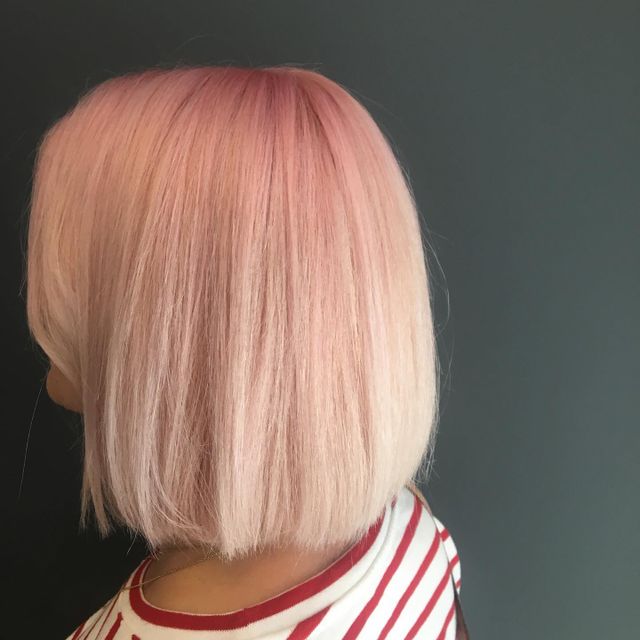 Lys blondt og rosa hår